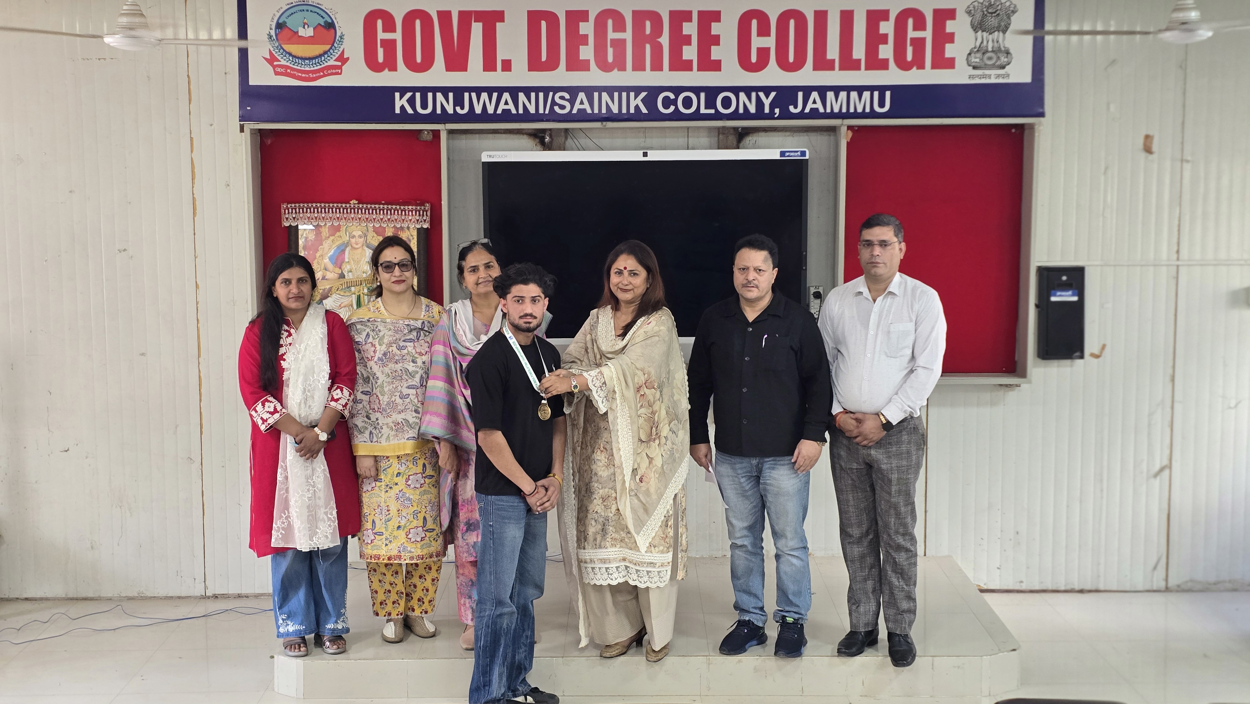 Dhruv of GDC Kunjwani excels in Powerlifting 